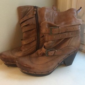 Earthier leather platform boots size 8.5